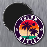 Imã Tulum Mexico Palm Tres Viagens vintage Souvenirs<br><div class="desc">Praia do Tulum Mexico Vintage, 60s Souvenirs. Praia do Tulum Mexico - Retro Tropical Palm Tree 60s Souvenirs Vintage design faz um excelente de Natal ou presente de aniversário para fãs da praia do Tulum Beach. A design de vibração do verão é um presente perfeito para amantes de viagem e...</div>