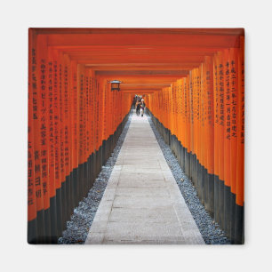 Imã Túnel de santuário vermelho em Fushimi Inari, Kyot
