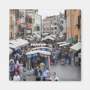 Imã Turistas em um mercado de rua, Veneza, Italia