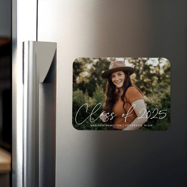 Ímã Turma Moderna de 2026 Graduação com Letra Branca (Criador carregado)