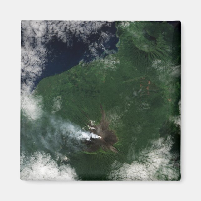 Imã Ulawun Volcano da Nova Inglaterra Summit (Frente)