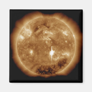 Imã Um alargamento solar do X-class maciço entra em