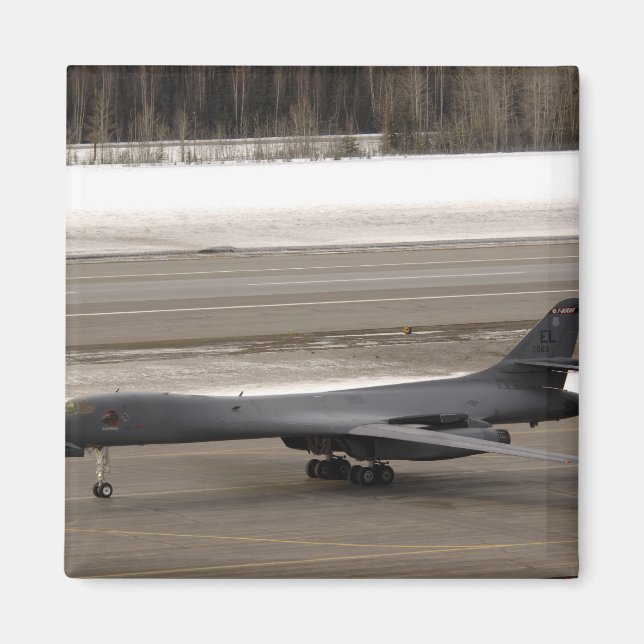 Imã Um B-1B Lancer executa um toque e vai (Frente)