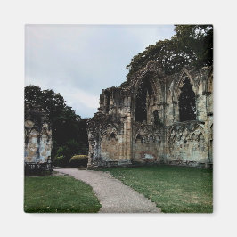 Imã Um caminho pelas ruínas