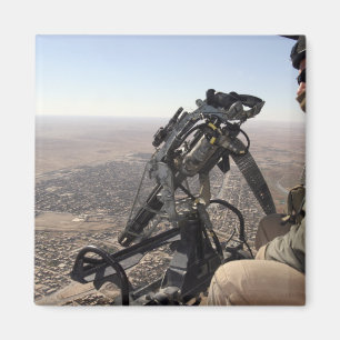 Imã Um chefe de grupo procura a atividade suspeito