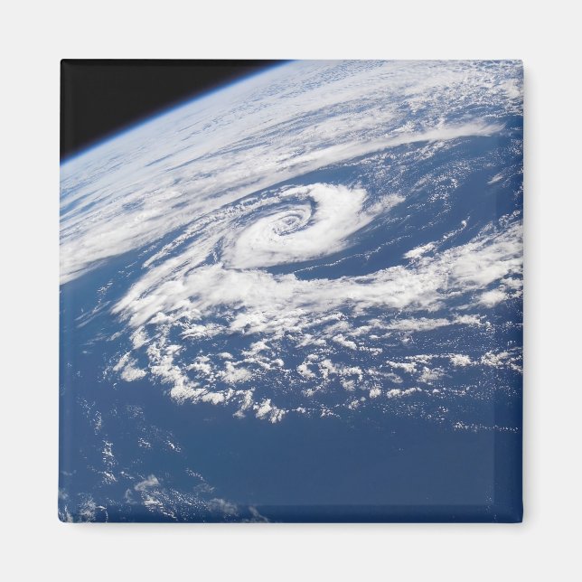 Imã Um ciclone subtropical (Frente)