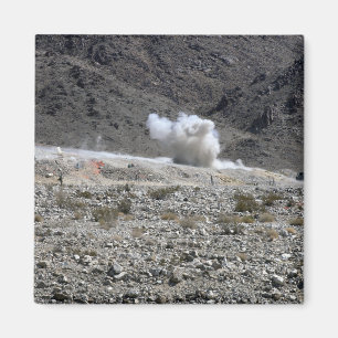 Imã Um círculo de uma lança-foguetes AT-4 pequena