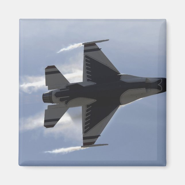 Imã Um Falcão de Combate F-16 puxa o G (Frente)