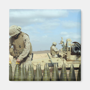 Imã Um fuzileiro naval dos E.U. prepara círculos do