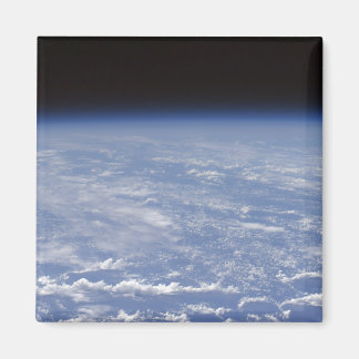 Imã Um horizonte oblíquo da atmosfera terrestre