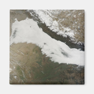 Imã Um largo banco de nuvens baixas