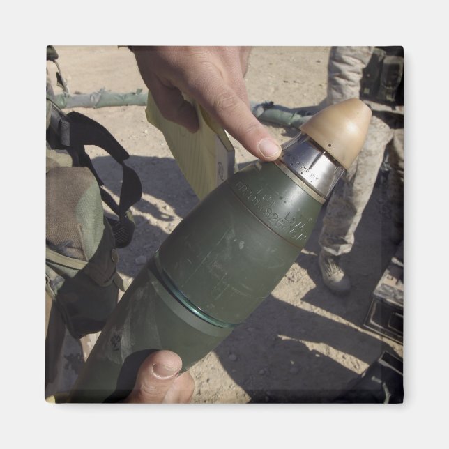 Imã Um líder de esquadrão aponta para um ajuste de ret (Frente)