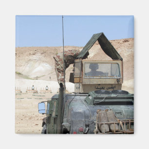 Imã Um mais soldiier instrui um soldado iraquiano do