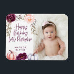 Ímã Um pouco de abóbora cai púrpura foto de aniversári<br><div class="desc">Íman de festa de aniversário floral e de abóbora em roxo e pêssego. Com belas design de floral,  folhagem e abóbora. Design de outono/outono ideal. Ideal para aniversários de outono.</div>