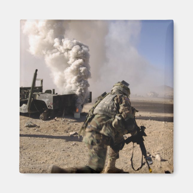 Imã Um Soldado reage a um explosivo controlado (Frente)