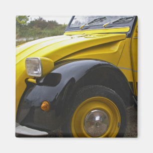 Imã Um velho Citroen 2CV 2 CV preto e amarelo,