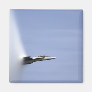 Imã Um zangão super de F/A-18E alcança a velocidade 