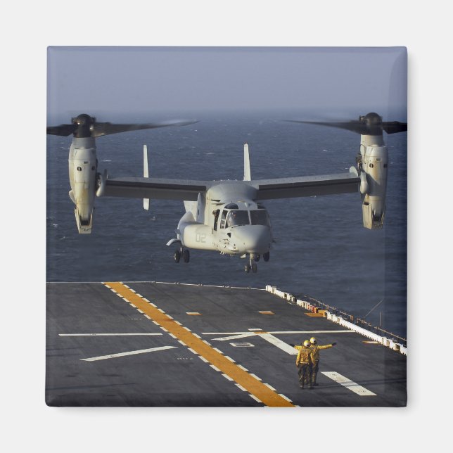 Imã Uma aeronave V-22 Osprey prepara-se para aterrar (Frente)