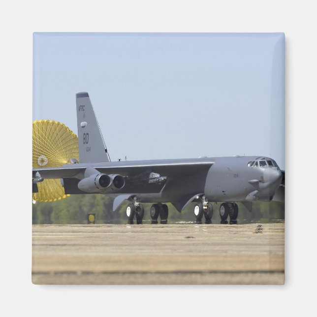 Imã Uma Estratofortaleza B-52 implanta sua calha de ar (Frente)