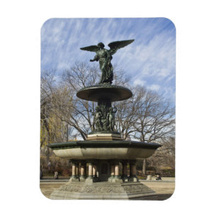 Ímã Uma fonte Bethesda seca de inverno no Central Park