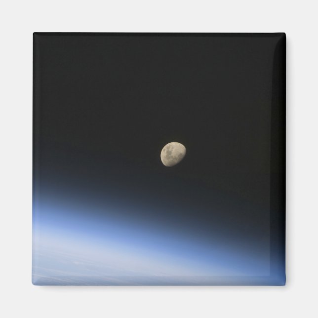 Imã Uma lua gigante visível sobre a atmosfera da Terra (Frente)