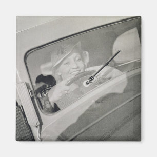Imã Uma mulher que conduz, c.1930s (fotogravura)
