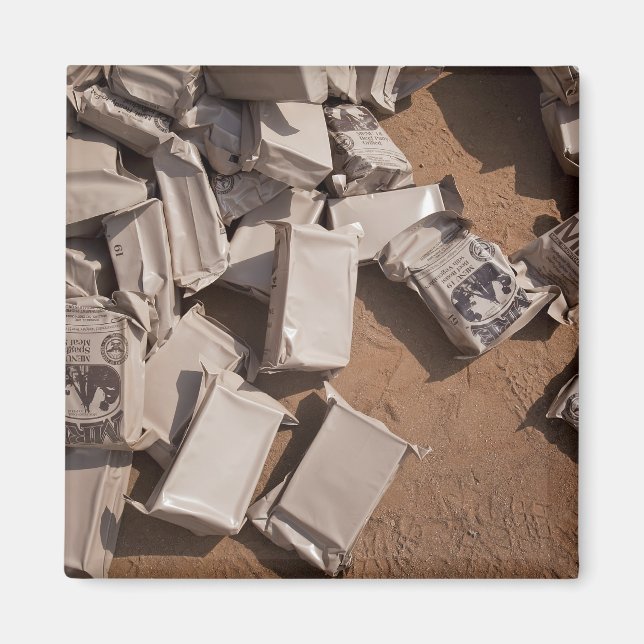 Imã Uma pilha de refeições prontas para comer (Frente)