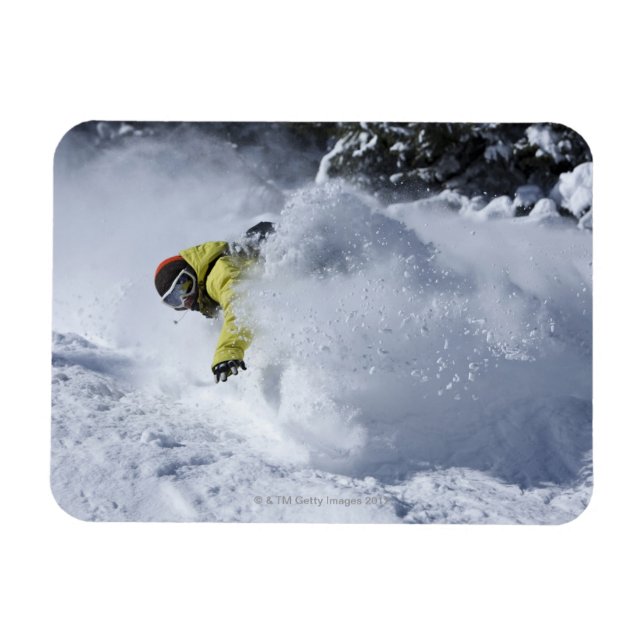 Ímã Uma snowboarder arranca as curvas de pó descontrol (Horizontal)