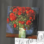 Imã Vase com Poppies Vermelhos | Vincent van Gogh<br><div class="desc">Vase with Red Poppies , de Vincent van Gogh, é uma pintura cativante de vida morta que destaca o uso vibrante de cor e escovas expressivas pelo artista. A pintura apresenta um simples vaso auricular cheio de papoilas negros e crimson, colocados contra um fundo texturizado e mutado. O contraste entre...</div>