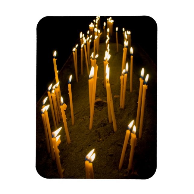 Ímã Velas acesas em uma igreja, Armênia (Vertical)