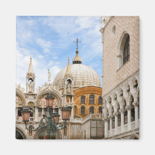 Imã Veneza, Veneto, Itália - As aves estão empoleira