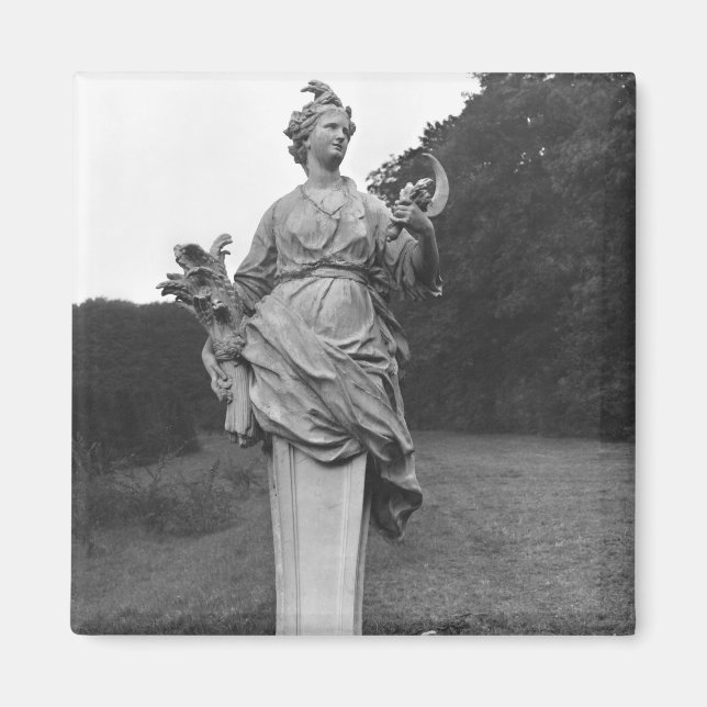 Imã Verão, estátua nos jardins (Frente)