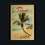 Ímã Viagens vintage da Árvore Palm do Tulum Magnet<br><div class="desc">Um impressão de arte do México do século médio único no estilo poster viagens vintage. Ele apresenta uma palmeira curva na praia arenosa com oceano sob um céu azul nublado.</div>