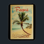 Ímã Viagens vintage da Árvore Palm Freeport<br><div class="desc">Um impressão de arte moderna das Bahamas Freeport do século médio,  em estilo viagens vintage. Ele apresenta uma palmeira curva na praia arenosa com oceano sob um céu azul nublado.</div>