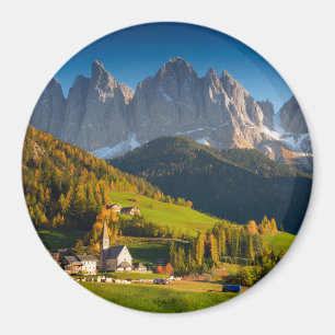 Imã Vila das dolomites no ímã redondo da queda