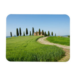 Ímã Villa fazenda com ciprestes na Toscana
