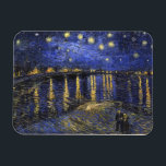 Ímã Vincent Van Gogh Starry Night Sobre O Ródano<br><div class="desc">Vincent Van Gogh Starry Night Over the Rhone Starry Night Over the Rhone (setembro de 1888) é uma das pinturas de Arles de Vincent van Gogh à noite em Arles. Foi pintado em um ponto na margem do Rio Rhone que era apenas uma caminhada de um ou dois minutos da...</div>