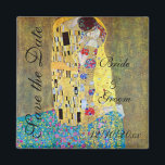 Imã Vintage Salve a Data! O Beijo de Gustav Klimt<br><div class="desc">Fácil de personalizar o casamento, salve o ímã de datas. O Beijo, Der Kuss (1907-1908) de Klimt é provavelmente o trabalho mais famoso de Gustav Klimt. Começou a trabalhar nesse sentido em 1907 e é o ponto alto do seu chamado "Período Ouro". O Beijo é uma pintura de arte romântica...</div>
