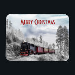 Ímã Vintage Train Winter Christmas Cena<br><div class="desc">Um ímã flexível com uma fotografia de uma paisagem de inverno nevada com pinheiros cobertos de neve. Um trem vermelho, dourado e preto à moda antiga, viajando pela natureza selvagem. Conjuga os pensamentos de voltar para casa no Natal. Feliz Natal escrito no topo e editável se você quiser mudar a...</div>