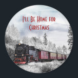 Imã Vintage Train Winter Christmas Cena<br><div class="desc">Um ímã que diz (editável se quiser mudar) que estarei em casa no Natal. Ilustrada com uma fotografia de uma paisagem de inverno nevada com pinheiros cobertos de neve. Um trem vermelho, dourado e preto à moda antiga, viajando pela natureza selvagem. Conjuga os pensamentos de voltar para casa no Natal....</div>