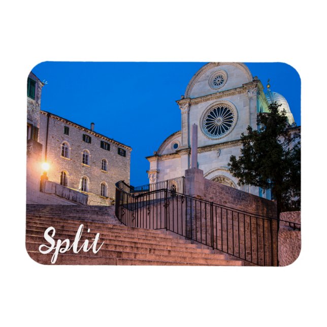 Ímã Visão noturna das escadas e da igreja em Split, Cr (Horizontal)