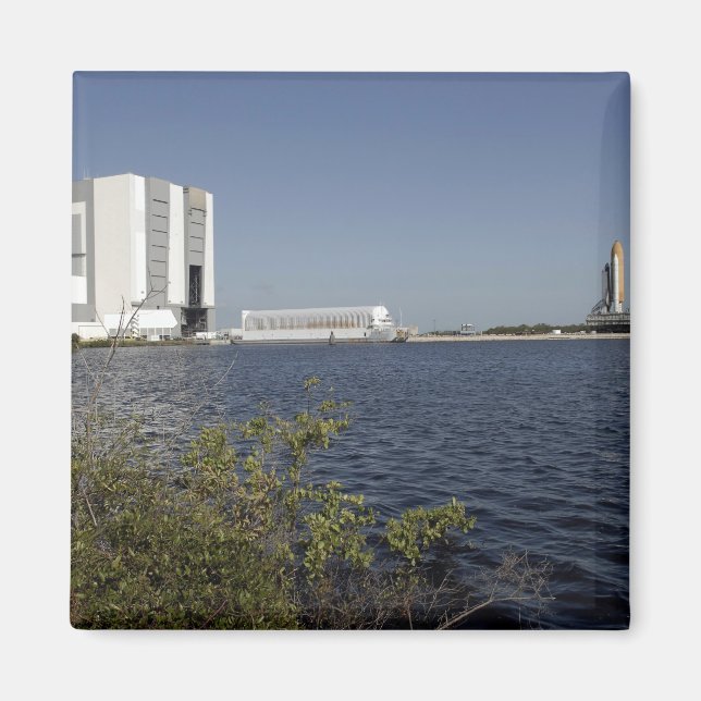 Imã Vista através da bacia, Space Shuttle Atlantis (Frente)