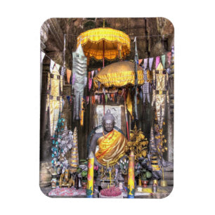 Ímã Vista do templo budista dentro da área do altar,