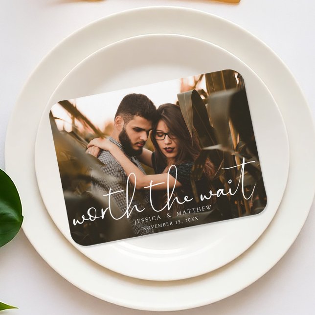 Ímã Worth the Wait Wedding Photo Script Modern (Criador carregado)