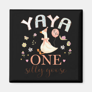 Imã Yaya da menina de um ano da gansa boba