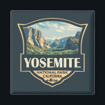 Imã Yosemite National Park Illustration Retro Crachá<br><div class="desc">Yosemite vetor trabalho de arte design. O parque é famoso por suas gigantes sequoias antigas e para o Tunnel View,  a vista icônica da queda de Bridalveil e os penhascos granitos de El Capitan e Half Dome.</div>