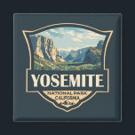 Imã Yosemite National Park Illustration Retro Crachá<br><div class="desc">Yosemite vetor trabalho de arte design. O parque é famoso por suas gigantes sequoias antigas e para o Tunnel View,  a vista icônica da queda de Bridalveil e os penhascos granitos de El Capitan e Half Dome.</div>