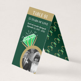 Imagem do anel dourado esmeralda do 55º aniversári