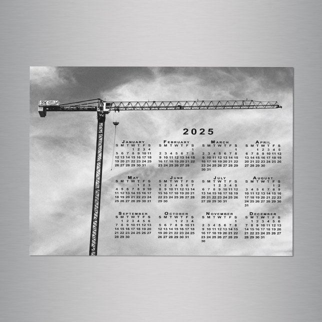 Imagem do Calendário 2025 da Crane de Construção C (Chic Construction Crane Photo 2025 Calendar Magnet in situ)