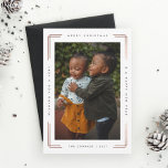 Imagem do cartão com fotos de Natal moderno<br><div class="desc">Use nossos cartões de Natal "Feliz Natal" e "Feliz ano novo" com uma foto para desejar a seus amigos e família um Feliz Natal. Um backer de padrão de coordenação é incluído. Você pode remover as listras e adicionar fotos adicionais. Vá para a seção "Personalizar este Modelo" e clique em...</div>